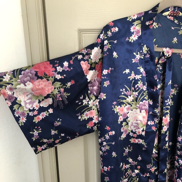 Flower Robe - Picture 2 of 5